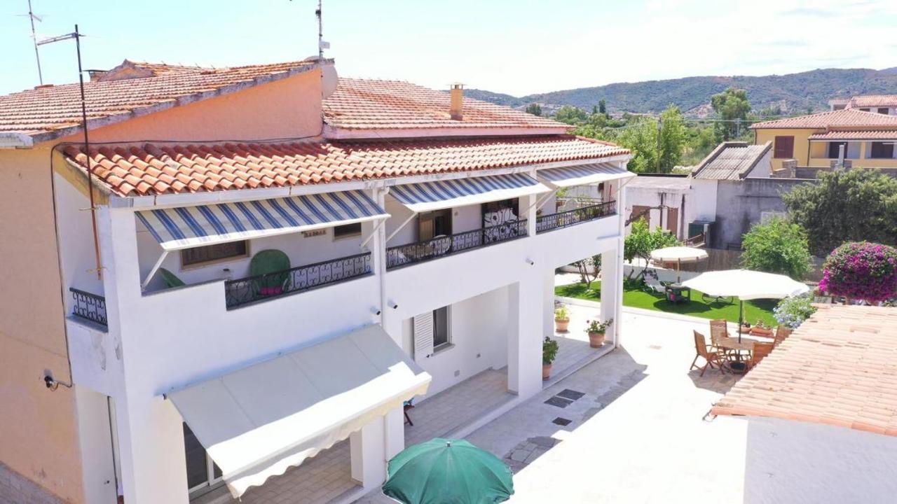 Le Case Di Helga Budoni Exterior foto